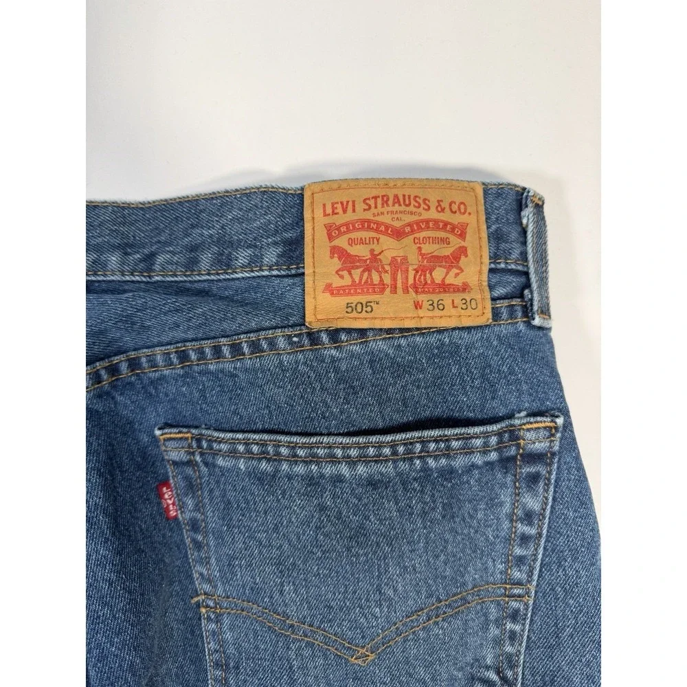 Levi's 505 Men's Jeans 36x30 Regular Fit Straight Leg Medium Wash Blue Denim